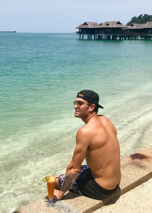Matt Poole posing shirtless at Pangkor Laut Resort in May 2018