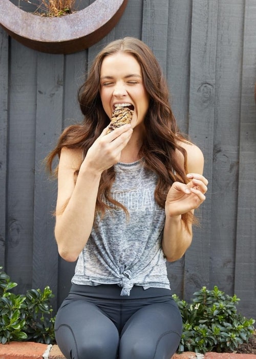 Laura Henshaw pictured while eating a muesli bar in October 2018