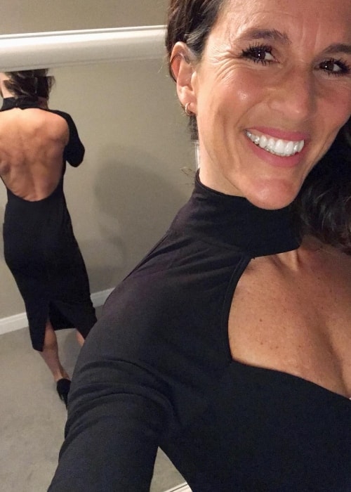 Cecilia Harris in a selfie in a stunning backless dress in October 2018